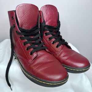 Doc Martens Leyton boot burgundy Size 8 W